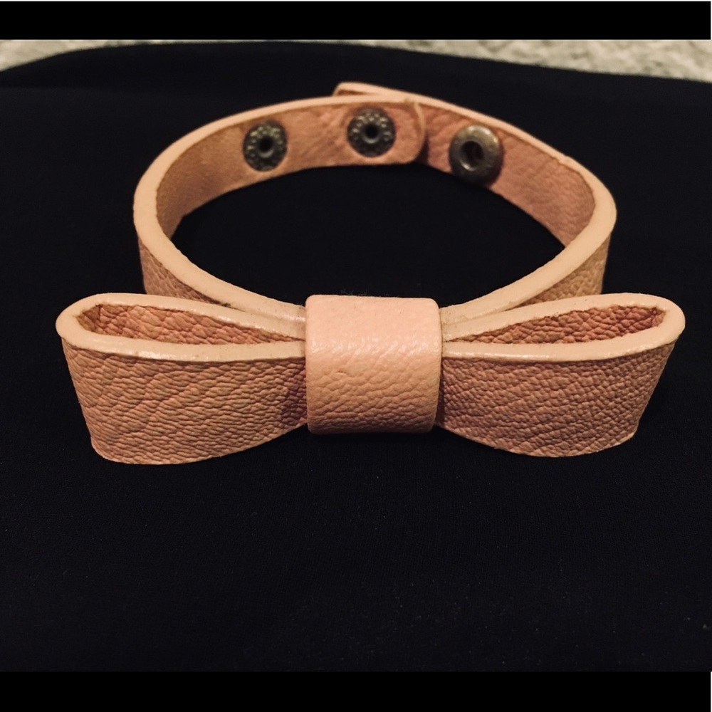 Bow bracelet